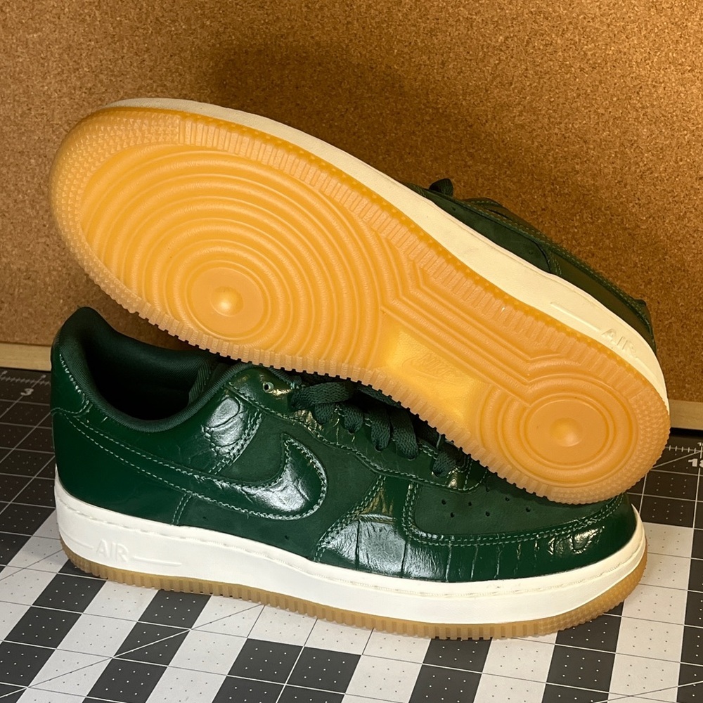 Nike 
Air force 1 LX
Gorge green croc
Nwot - Picture 3 of 16